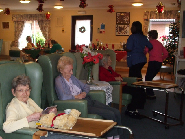 xmasinnursinghome.jpg